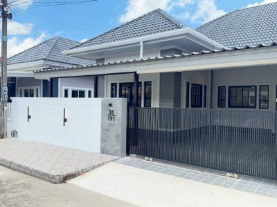 11S0138 ขายบ้านแฝดชั้นเดียว ราคา 3,990,000 บาท 2 ห้องนอน 2 ห้องน้ำ โซนเกาะแก้ว