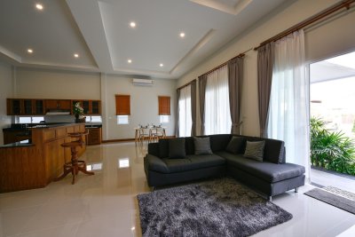 12R0036 ให้เช่าบ้านเดี่ยวชั้นเดียว 2 ห้องนอน 2 ห้องน้ำ ราคา 60,000/เดือน โซนถลาง