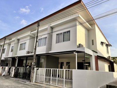 12R0239 ให้เช่าบ้านแฝดสองชั้น 3 ห้องนอน 3 ห้องน้ำ ราคา 26,000/เดือน โซนถลาง