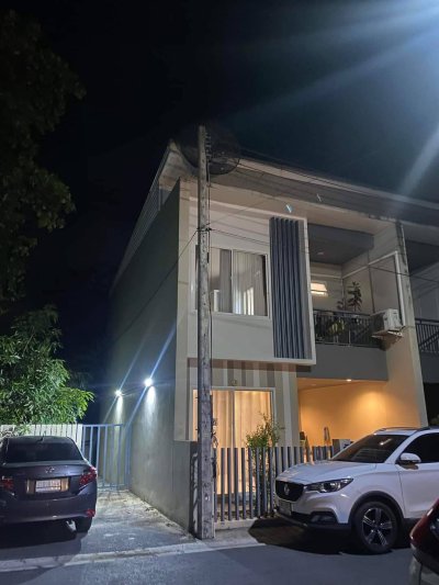 12R0299 ให้เช่าบ้านแฝดสองชั้น 2 ห้องนอน 2 ห้องน้ำ ราคา 25,000/เดือน โซนถลาง