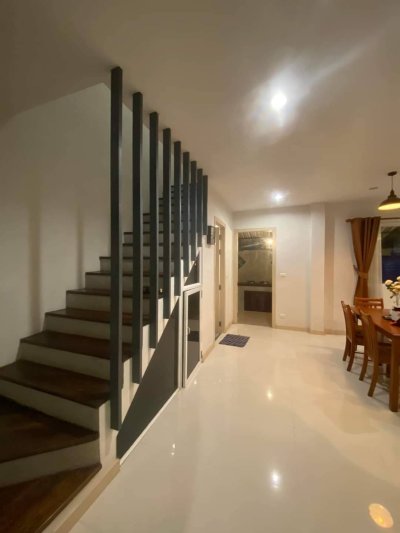 12R0299 ให้เช่าบ้านแฝดสองชั้น 2 ห้องนอน 2 ห้องน้ำ ราคา 25,000/เดือน โซนถลาง