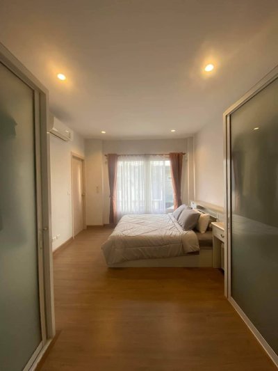 12R0299 ให้เช่าบ้านแฝดสองชั้น 2 ห้องนอน 2 ห้องน้ำ ราคา 25,000/เดือน โซนถลาง