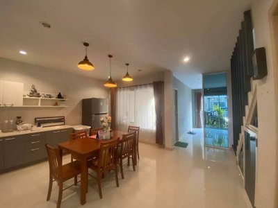 12R0299 ให้เช่าบ้านแฝดสองชั้น 2 ห้องนอน 2 ห้องน้ำ ราคา 25,000/เดือน โซนถลาง