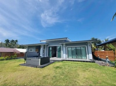 12R0391 House with jacuzzi 3 bedroom 3 bathroom 100,000/month at thalang