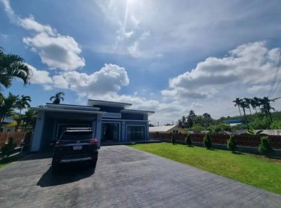 12R0391 House with jacuzzi 3 bedroom 3 bathroom 100,000/month at thalang