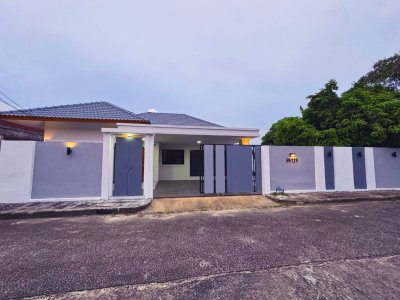 12R0405 This house for rent 4 bedroom 2 bathroom 70,000/month at thalang