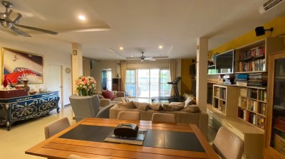 12R0442 พูลวิลล่าให้เช่า 4 ห้องนอน 3 ห้องน้ำ ราคา 80,000/เดือน โซนถลาง