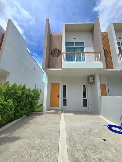 12R0482 ให้เช่าบ้านแฝดสองชั้น 2 ห้องนอน 2 ห้องน้ำ ราคา 45,000/เดือน โซนถลาง