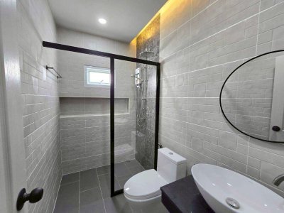 12R0482 ให้เช่าบ้านแฝดสองชั้น 2 ห้องนอน 2 ห้องน้ำ ราคา 45,000/เดือน โซนถลาง