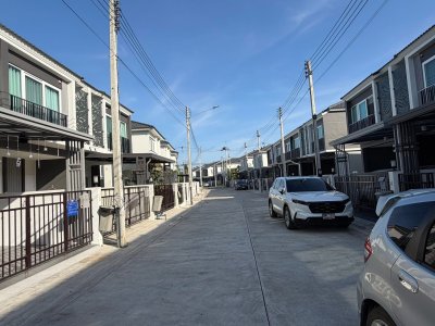 12R0543 ให้เช่าบ้านแฝดสองชั้น 3 ห้องนอน 3 ห้องน้ำ ราคา 35,000/เดือน โซนถลาง