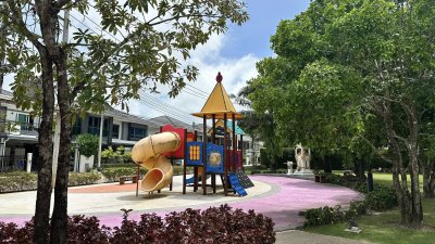 12R0572 ให้เช่าบ้านแฝดสองชั้น 3 ห้องนอน 3 ห้องน้ำ ราคา 38,000/เดือน โซนถลาง