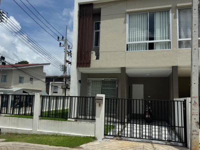 12R0609 ให้เช่าบ้านแฝดสองชั้น 3 ห้องนอน 2 ห้องน้ำ ราคา 28,000/เดือน โซนถลาง