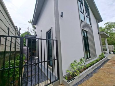 12R0611 ให้เช่าบ้านแฝดสองชั้น 3 ห้องนอน 2 ห้องน้ำ ราคา 45,000/เดือน โซนถลาง
