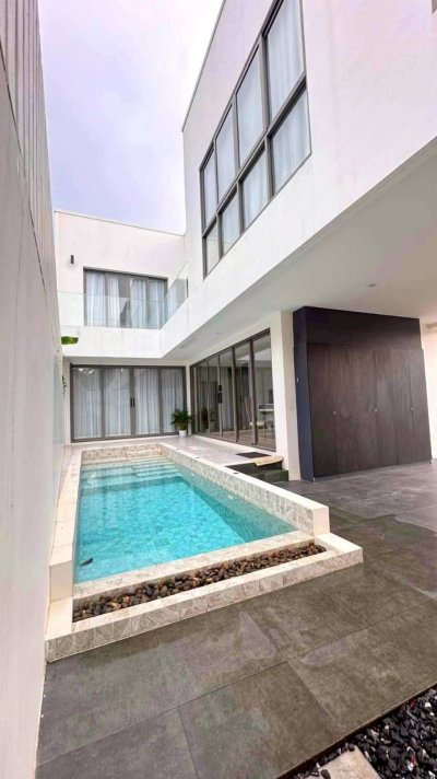 12S0135 ขายพูลวิลล่า ราคา 13,800,000 บาท 3 ห้องนอน 3 ห้องน้ำ โซนถลาง 12S0135 ขายพูลวิลล่า ราคา 13,800,000 บาท 3 ห้องนอน 3 ห้องน้ำ โซนถลาง