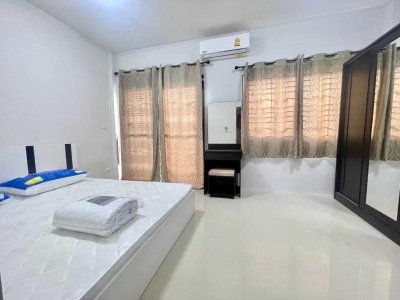 1R0172 ให้เช่าบ้านแฝดสองชั้น 2 ห้องนอน 2 ห้องน้ำ ราคา 20,000/เดือน โซนสนามบิน