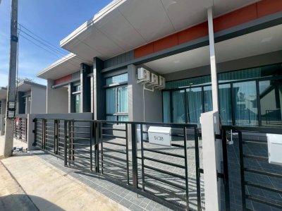 1R0175 ให้เช่าบ้านแฝดชั้นเดียว 2 ห้องนอน 2 ห้องน้ำ ราคา 23,000/เดือน โซนสนามบิน