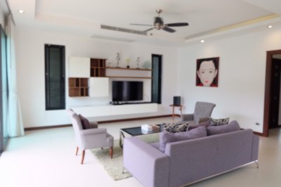 2R0298 This pool villa 3bedroom 3bathroom 120,000/month the house location at cherng talay,thalang