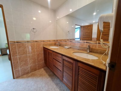 2R0462 อพาร์ทเม้นท์ 2 ห้องนอน 2 ห้องน้ำ ให้เช่าเดือนละ 50,000 บาท โซนเชิงทะเล,ถลาง 2R0462 อพาร์ทเม้นท์ 2 ห้องนอน 2 ห้องน้ำ ให้เช่าเดือนละ 50,000 บาท โซนเชิงทะเล,ถลาง