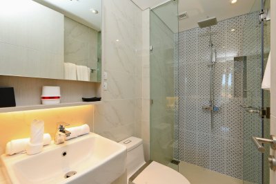 2R0833 คอนโดมิเนียม 2 ห้องนอน 2 ห้องน้ำ ให้เช่าเดือนละ 90,000 บาท โซนเชิงทะเล,ถลาง