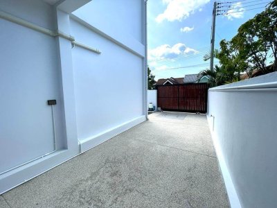 2S0101 Pool villa  for sale 22,000,000 These pool villa will offer over 550 sq.m  4 bedroom 4 bathroomThis is contemporary villa located in Cherng Talay .