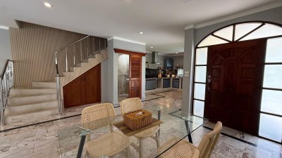 3R0106 อพาร์ทเม้นท์ 2 ห้องนอน 3 ห้องน้ำ ให้เช่าเดือนละ 65,000 บาท โซนกมลา