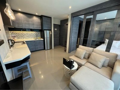 3R0221 คอนโดมิเนียม 1 ห้องนอน 1 ห้องน้ำ ให้เช่าเดือนละ 35,000 บาท โซนกมลา