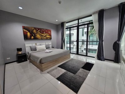 3R0231 คอนโดมิเนียม 3 ห้องนอน 2 ห้องน้ำ ให้เช่าเดือนละ 55,000 บาท โซนกมลา