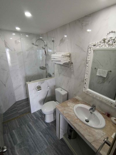 4R0076 This seaview townhouse 3 bedroom 4 bathroom 140,000/month at Patong