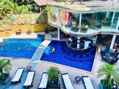 4R0105 คอนโดมิเนียม 1 ห้องนอน 1 ห้องน้ำ ให้เช่าเดือนละ 25,000 บาท โซนป่าตอง