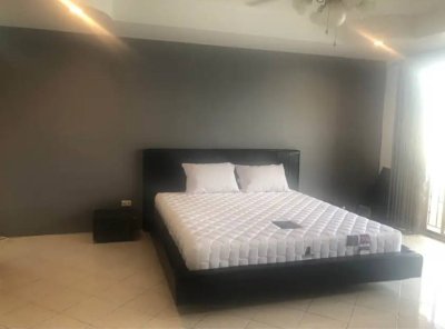 4R0157 House with common pool 3bedrooms 3bathrooms 35,000/month at patong