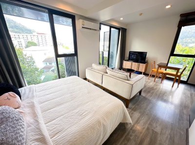 4R0177 คอนโดมิเนียม ห้องสตูดิโอ ให้เช่าเดือนละ 26,000 บาท โซนป่าตอง
