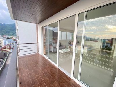 4S0015 ขายคอนโดมิเนี่ยม 2 ห้องนอน 1 ห้องน้ำ ราคา 9,800,000 บาท โซนป่าตอง