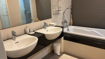 6R0044 คอนโดมิเนียม 2 ห้องนอน 2 ห้องน้ำ ให้เช่าเดือนละ 70,000 บาท โซนกะตะ