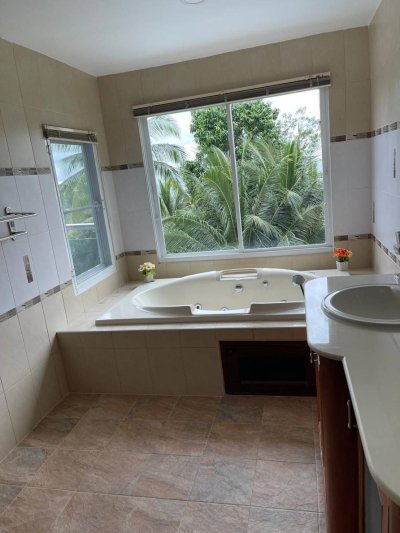 6R0114 House with common pool for rent 3 bedroom 2 bathroom 75,000/month at kata