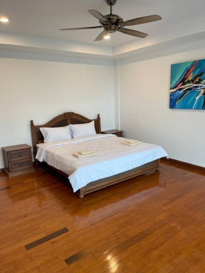 6R0114 House with common pool for rent 3 bedroom 2 bathroom 75,000/month at kata
