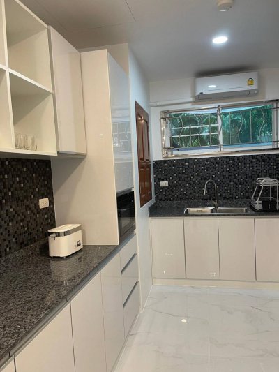 6R0114 House with common pool for rent 3 bedroom 2 bathroom 75,000/month at kata