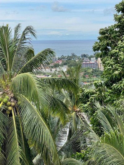 6R0114 House with common pool for rent 3 bedroom 2 bathroom 75,000/month at kata