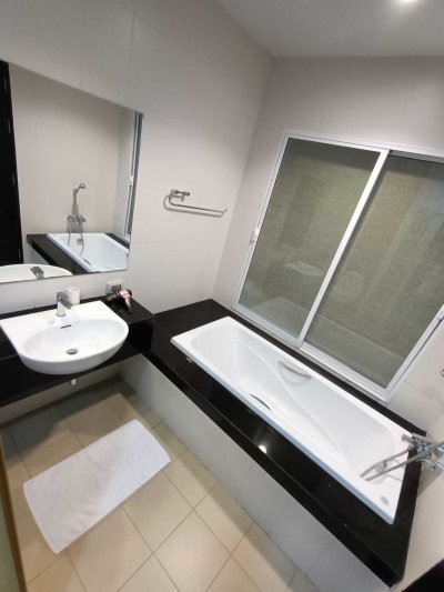 6R0132 คอนโดมิเนียม 2 ห้องนอน 2 ห้องน้ำ ให้เช่าเดือนละ 85,000 บาท โซนกะตะ