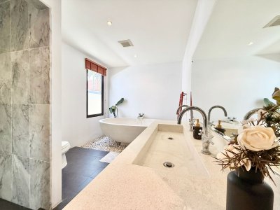 8R0675 Pool villa for rent 4 bedroom 4 bathroom 100,000/month at chalong