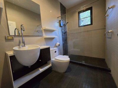 7R0588 ให้เช่าบ้านพร้อมสระว่ายน้ำส่วนกลาง 2ห้องนอน 2ห้องน้ำ ราคา 39,000/เดือน โซนราไวย์