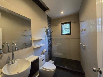 7R0588 ให้เช่าบ้านพร้อมสระว่ายน้ำส่วนกลาง 2ห้องนอน 2ห้องน้ำ ราคา 39,000/เดือน โซนราไวย์