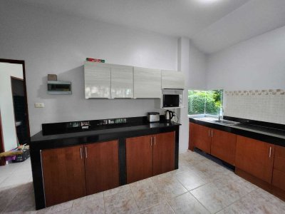 7R0588 ให้เช่าบ้านพร้อมสระว่ายน้ำส่วนกลาง 2ห้องนอน 2ห้องน้ำ ราคา 39,000/เดือน โซนราไวย์