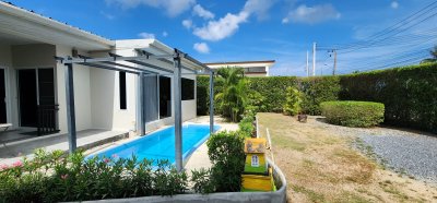 7R0713 This house with small pool 3bedrooms 2bathrooms 45,000/month at rawai have fully furnished