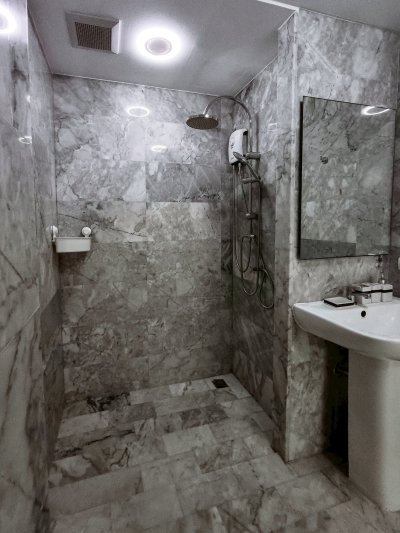 7R0984 คอนโดมิเนียม 1 ห้องนอน 1 ห้องน้ำ ให้เช่าเดือนละ 25,000 บาท โซนราไวย์