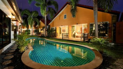 7S0187 Pool villa and resort for sale 55,000,000 baht 13 bedroom 14 bathroom at rawai