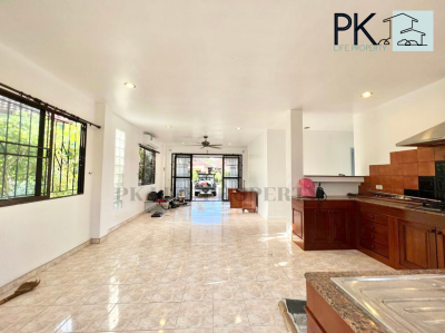 8R0025 This house for rent 3 bedroom 2 bathroom 42,000/month at chalong