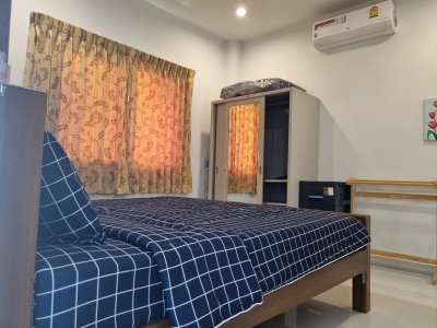 8R0027 ให้เช่าบ้านพร้อมสระว่ายน้ำส่วนกลาง 2ห้องนอน 2ห้องน้ำ ราคา 30,000/เดือน โซนฉลอง