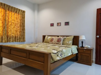 8R0027 ให้เช่าบ้านพร้อมสระว่ายน้ำส่วนกลาง 2ห้องนอน 2ห้องน้ำ ราคา 30,000/เดือน โซนฉลอง