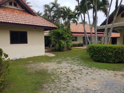 8R0027 ให้เช่าบ้านพร้อมสระว่ายน้ำส่วนกลาง 2ห้องนอน 2ห้องน้ำ ราคา 30,000/เดือน โซนฉลอง