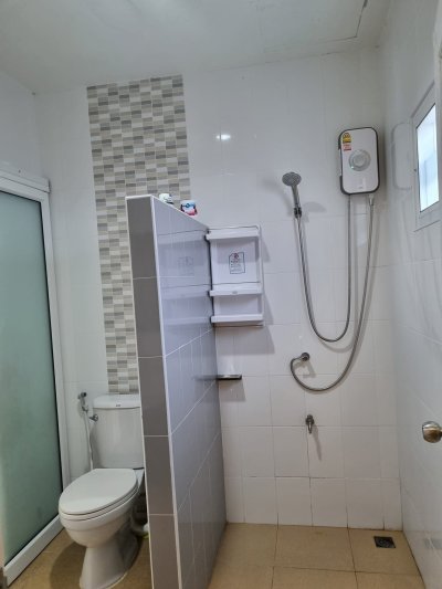 8R0027 ให้เช่าบ้านพร้อมสระว่ายน้ำส่วนกลาง 2ห้องนอน 2ห้องน้ำ ราคา 30,000/เดือน โซนฉลอง